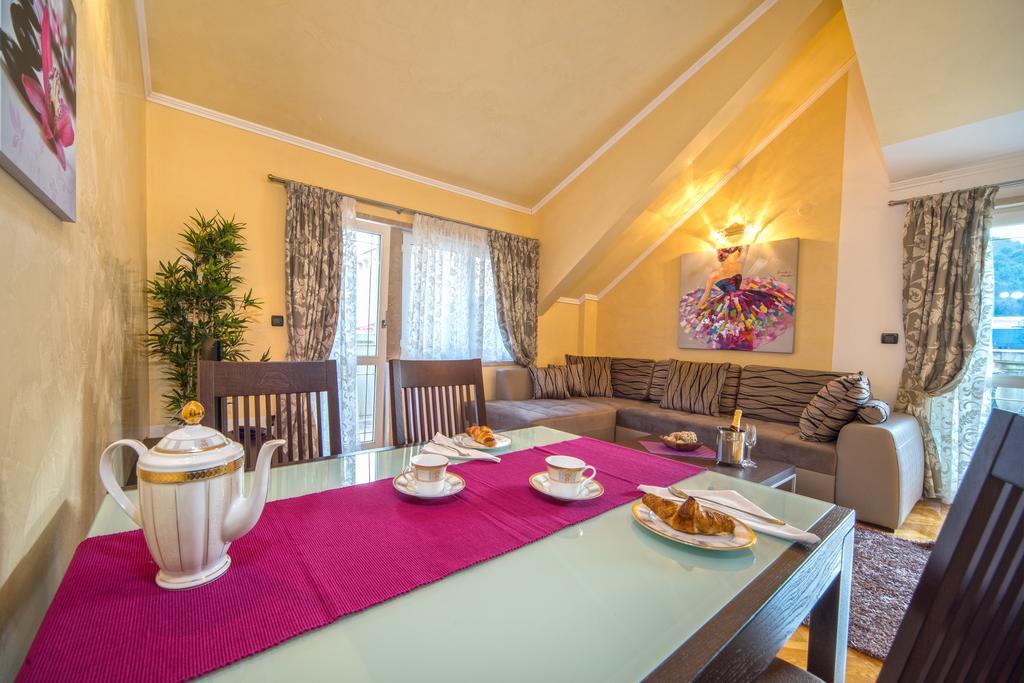 Apartments Anna Omiš Dış mekan fotoğraf