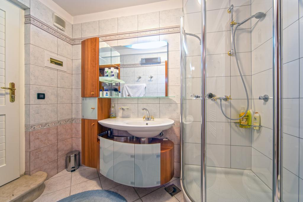 Apartments Anna Omiš Dış mekan fotoğraf