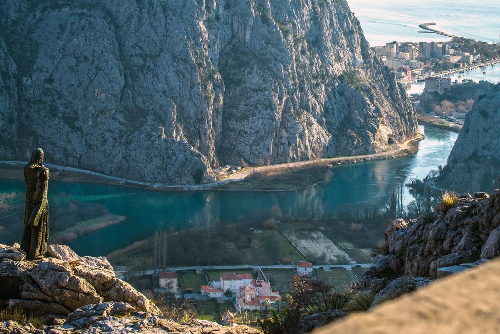 Apartments Anna Omiš Dış mekan fotoğraf